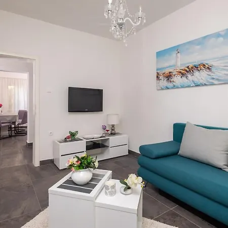 アパート Sky Way ドゥギ・ラット