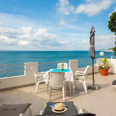 アパート Sky Way ドゥギ・ラット