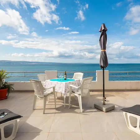 Sky Way アパート ドゥギ・ラット